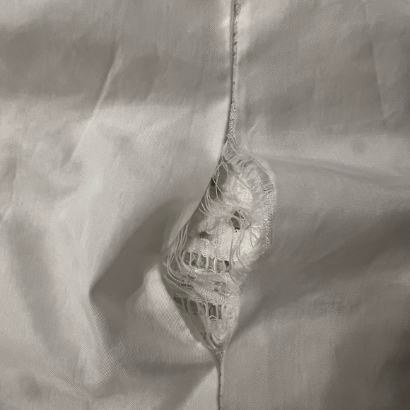 Cupcakes and Cashmere| High waisted white eyelet shorts. Lined. Size 2. - Picture 8 of 8